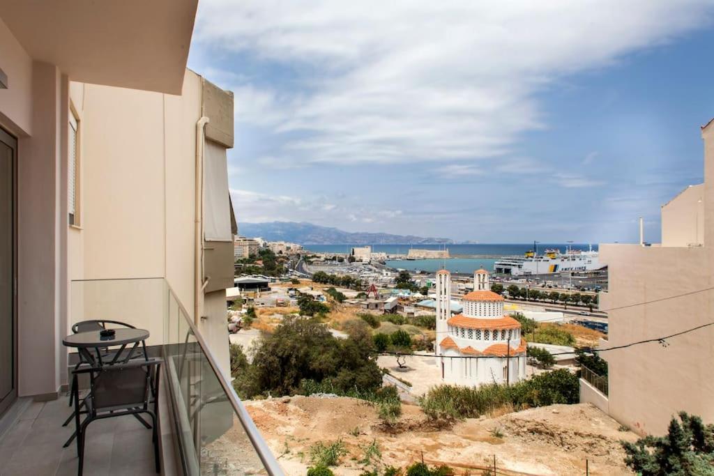 Minimal Loft Art With Sea View Over Heraklion Harbour Bagian luar foto