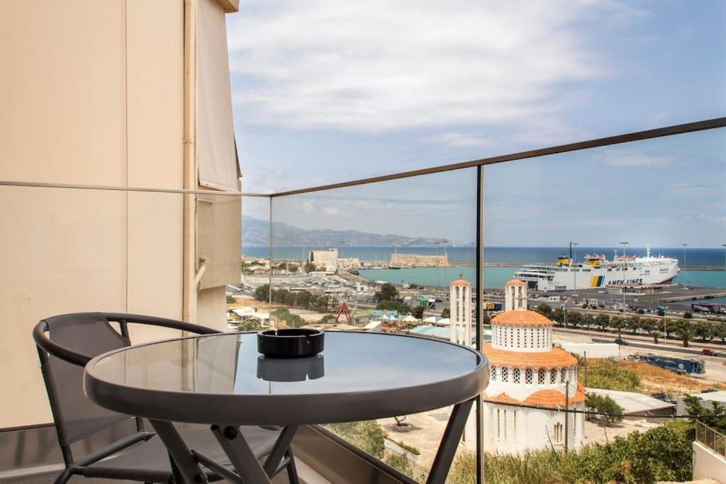 Minimal Loft Art With Sea View Over Heraklion Harbour Bagian luar foto