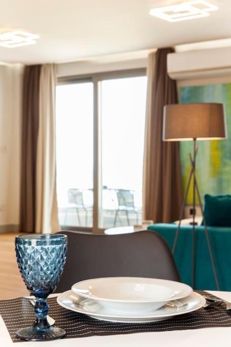 Minimal Loft Art With Sea View Over Heraklion Harbour Bagian luar foto