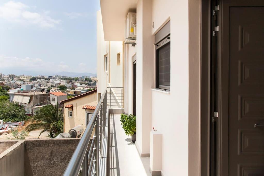 Minimal Loft Art With Sea View Over Heraklion Harbour Bagian luar foto