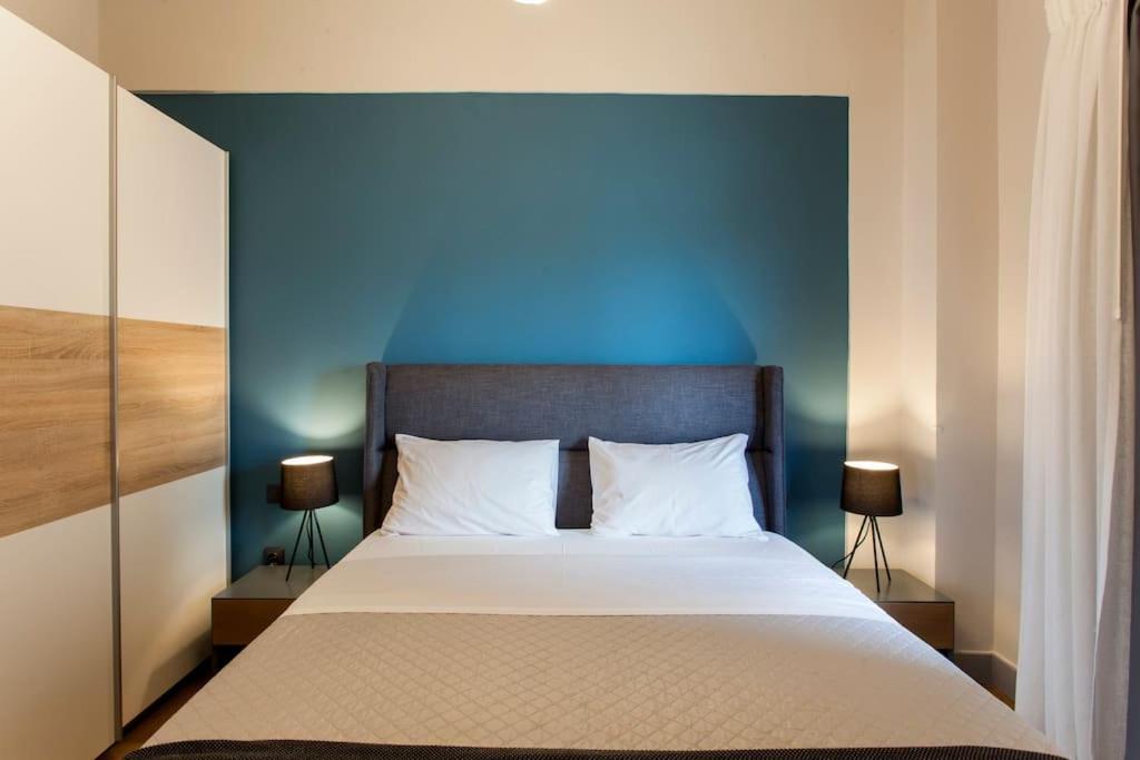 Minimal Loft Art With Sea View Over Heraklion Harbour Bagian luar foto