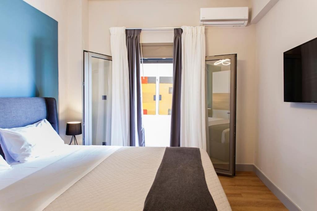 Minimal Loft Art With Sea View Over Heraklion Harbour Bagian luar foto