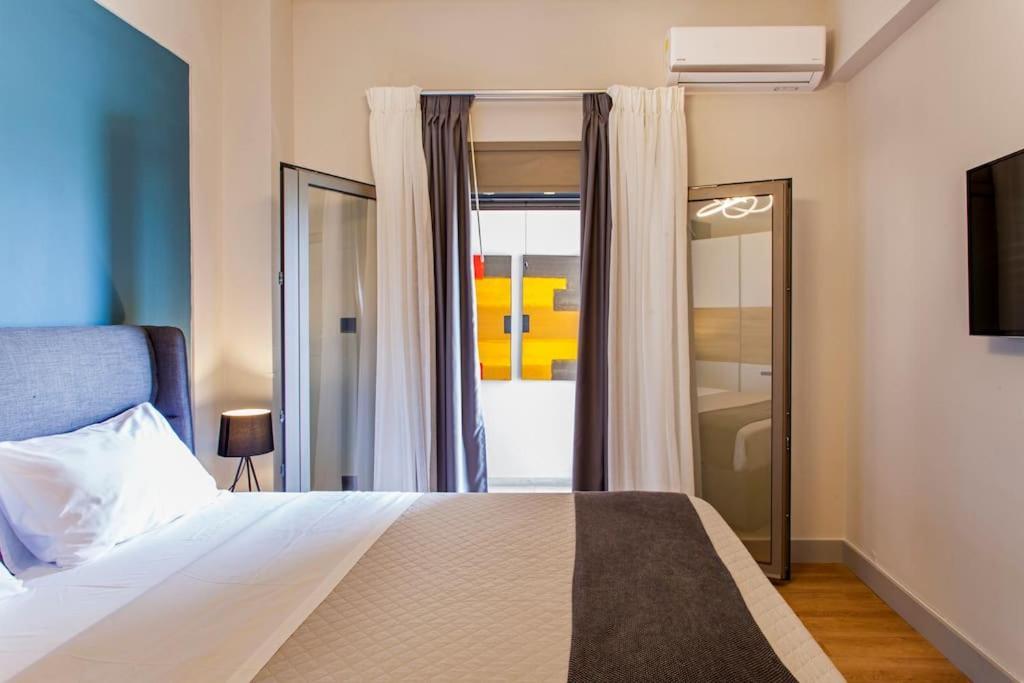 Minimal Loft Art With Sea View Over Heraklion Harbour Bagian luar foto
