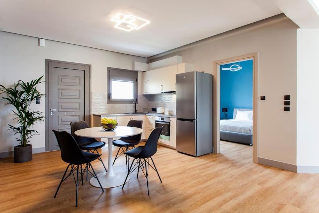 Minimal Loft Art With Sea View Over Heraklion Harbour Bagian luar foto