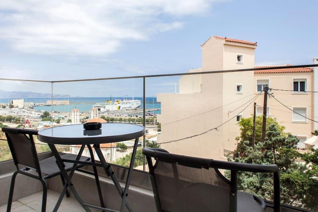 Minimal Loft Art With Sea View Over Heraklion Harbour Bagian luar foto